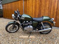 TRIUMPH THRUXTON 900