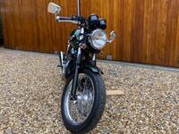 TRIUMPH THRUXTON 900