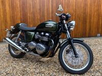 TRIUMPH THRUXTON 900