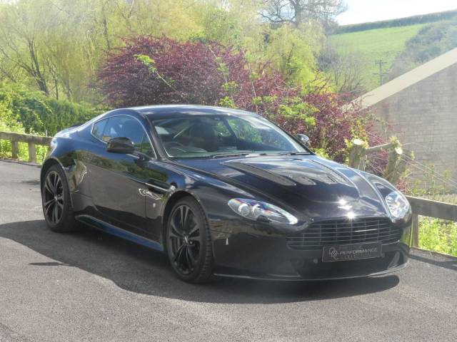 Aston Martin Vantage 6.0 V12 Coupe Petrol Black